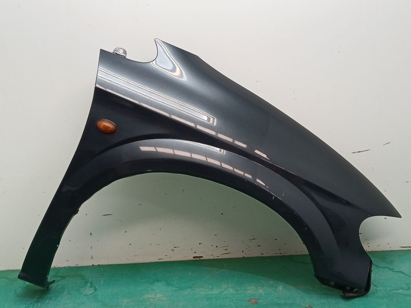 Recambio de aleta delantera derecha para chrysler voyager iv (rg, rs) 2.8 crd referencia OEM IAM 5018444AA  