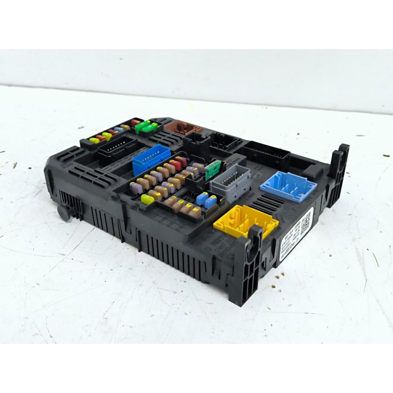 CAJA RELES / FUSIBLES 28550133