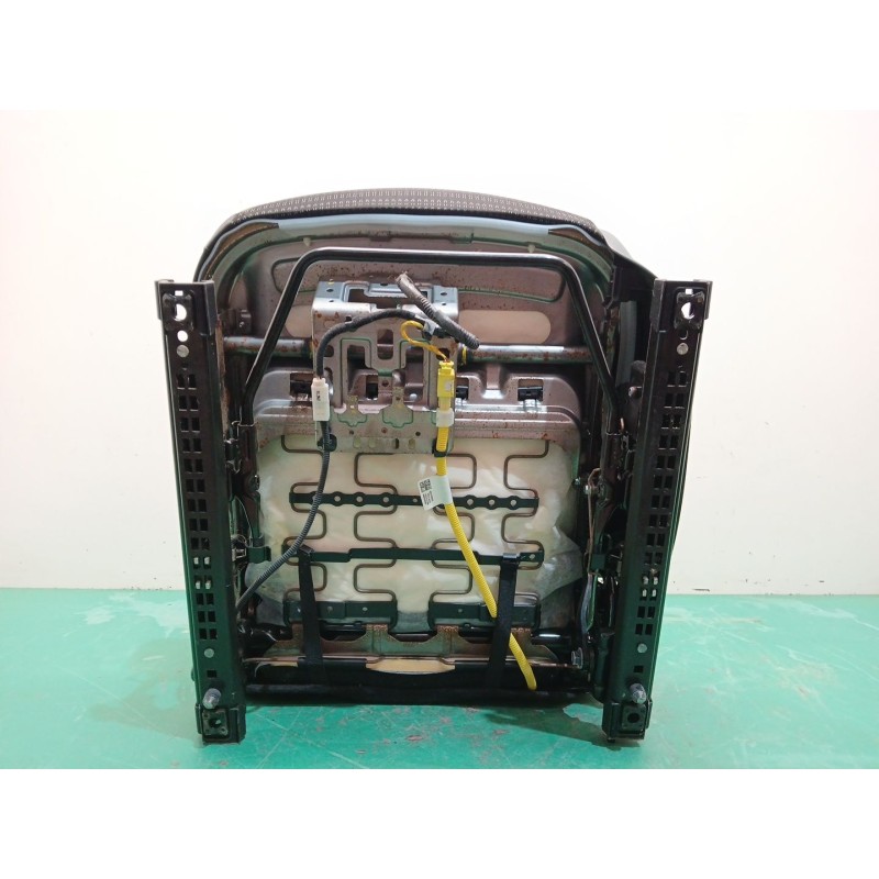 ASIENTO DELANTERO IZQUIERDO