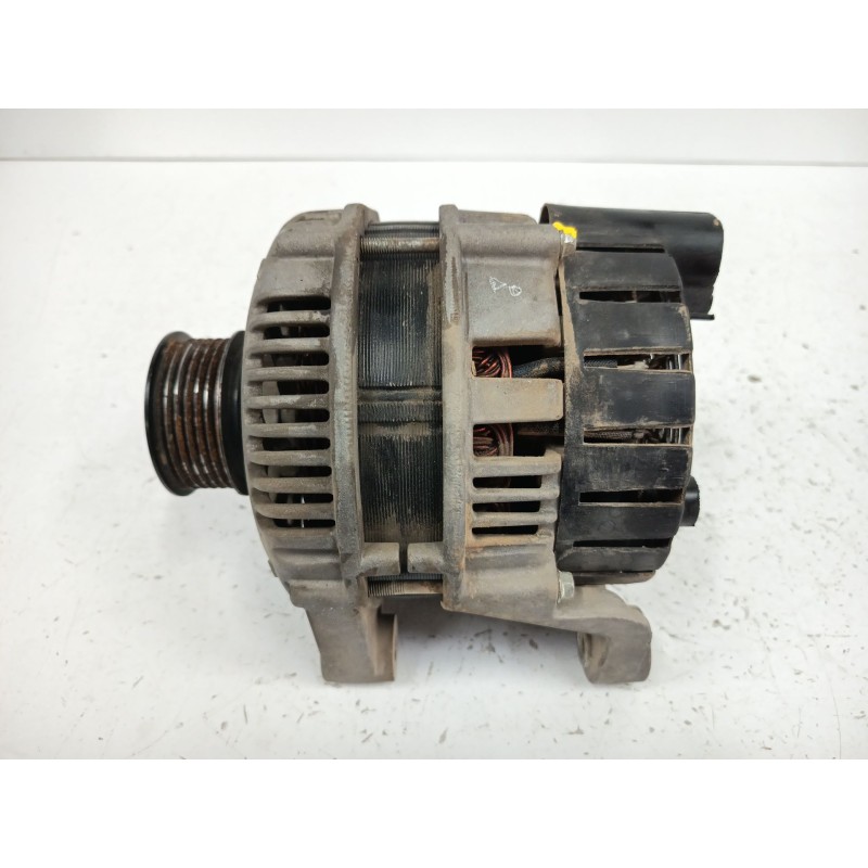 Recambio de alternador para bmw 5 touring (e61) 520 d referencia OEM IAM   