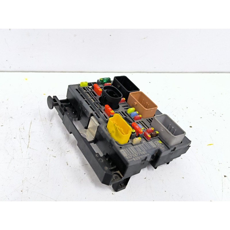 CAJA RELES / FUSIBLES