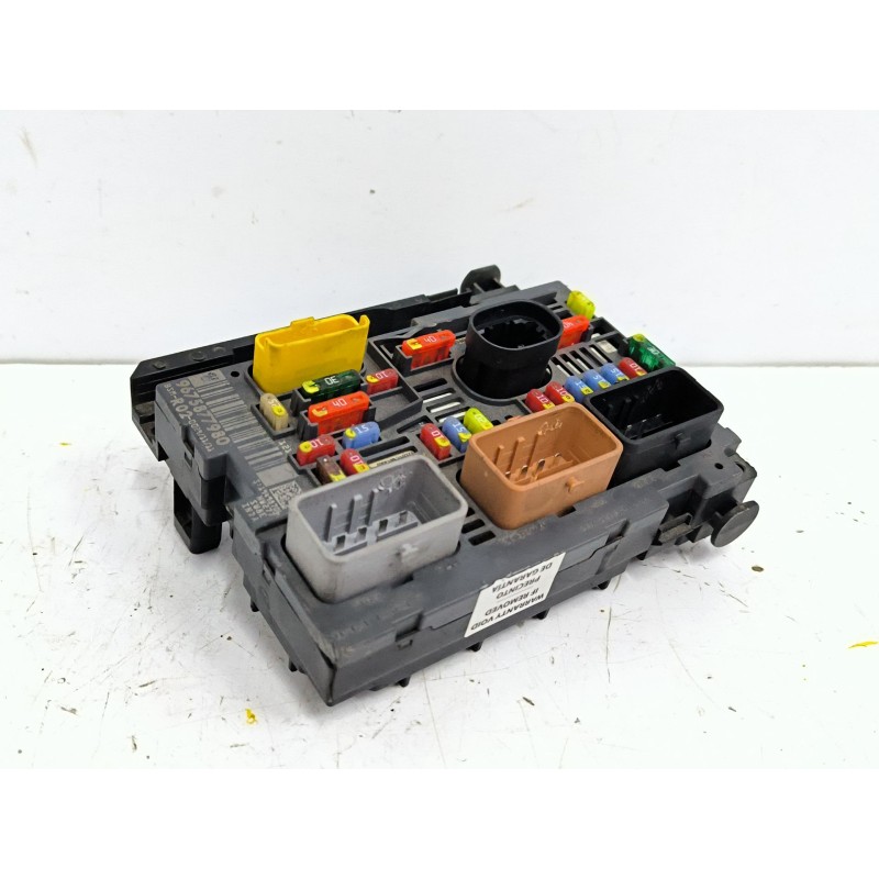 CAJA RELES / FUSIBLES