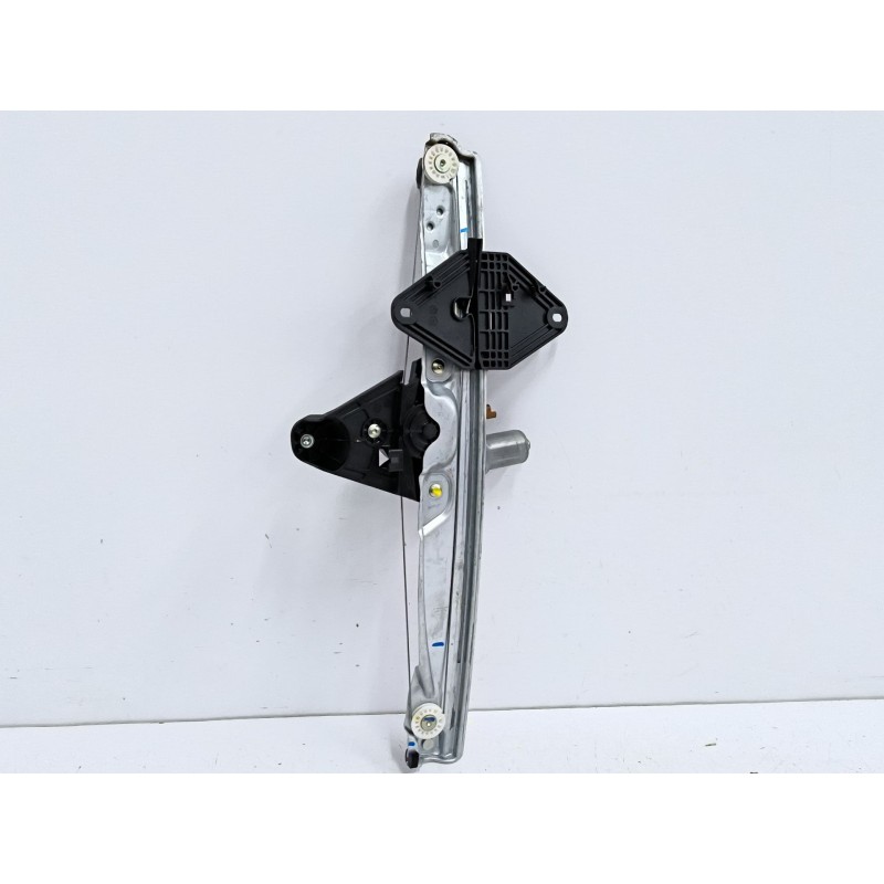 ELEVALUNAS DELANTERO DERECHO 403270G230