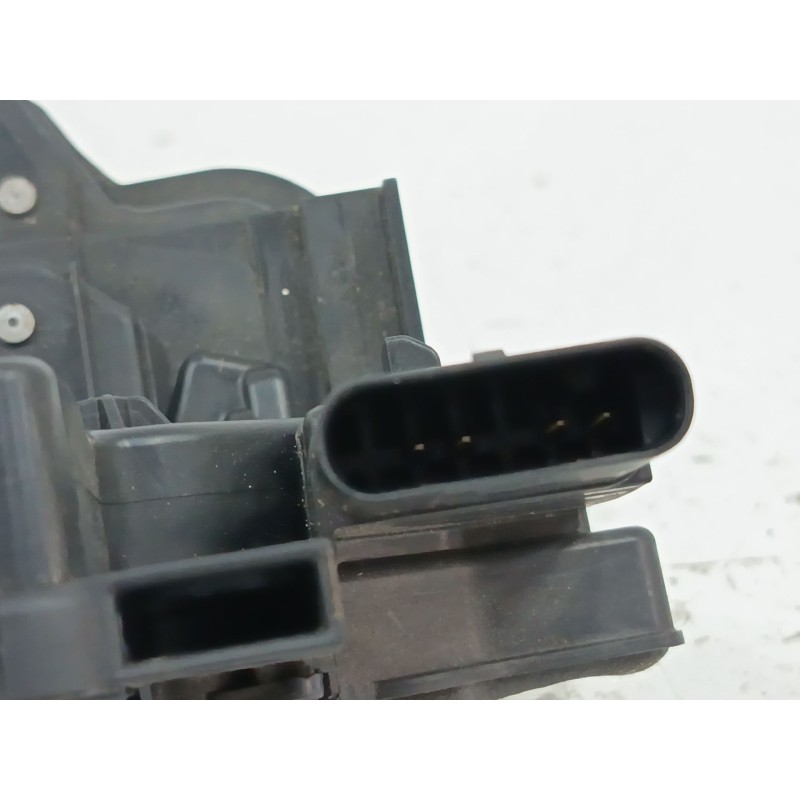 CERRADURA PUERTA TRASERA DERECHA A1770032999