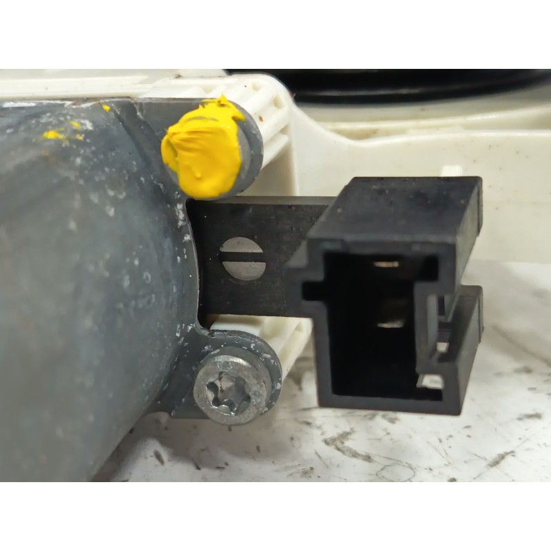 ELEVALUNAS TRASERO IZQUIERDO