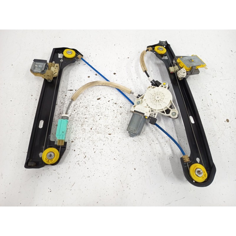 ELEVALUNAS TRASERO DERECHO