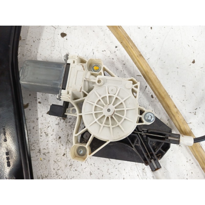 ELEVALUNAS DELANTERO DERECHO