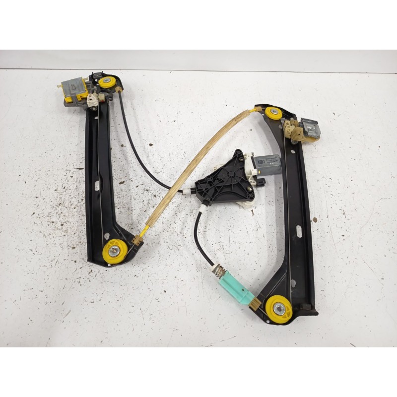 ELEVALUNAS DELANTERO DERECHO