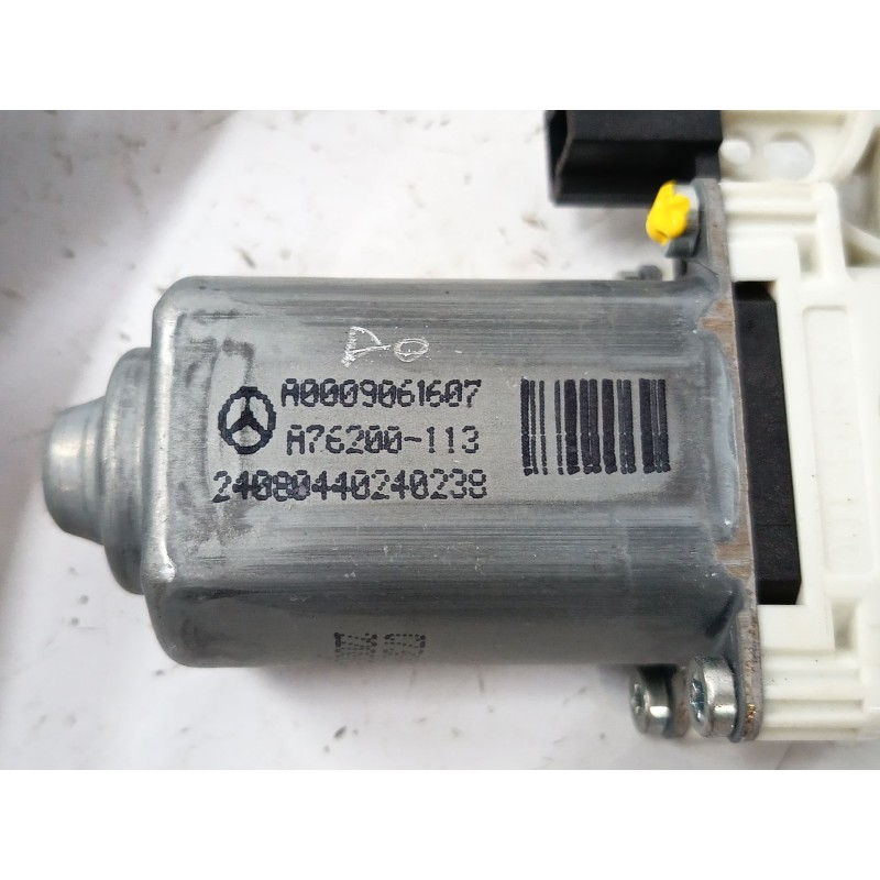 ELEVALUNAS DELANTERO DERECHO