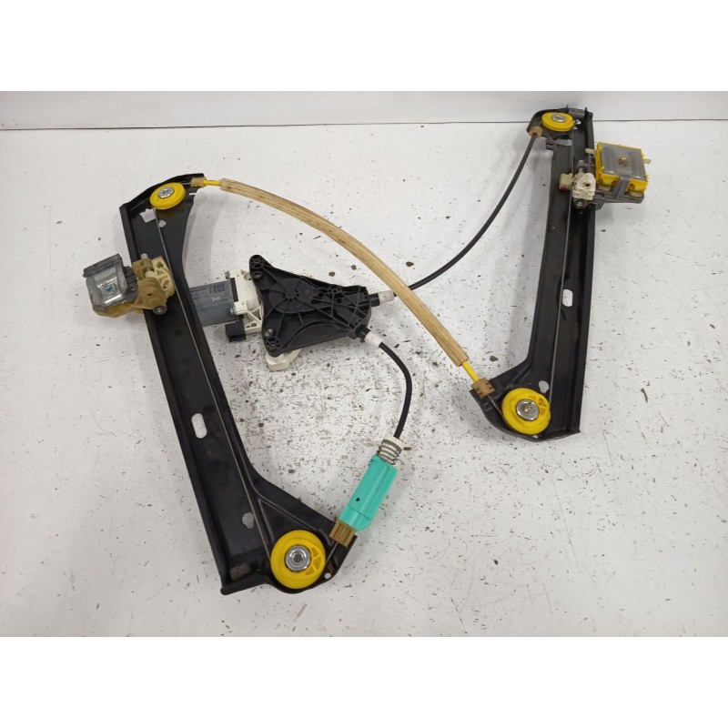 ELEVALUNAS DELANTERO IZQUIERDO