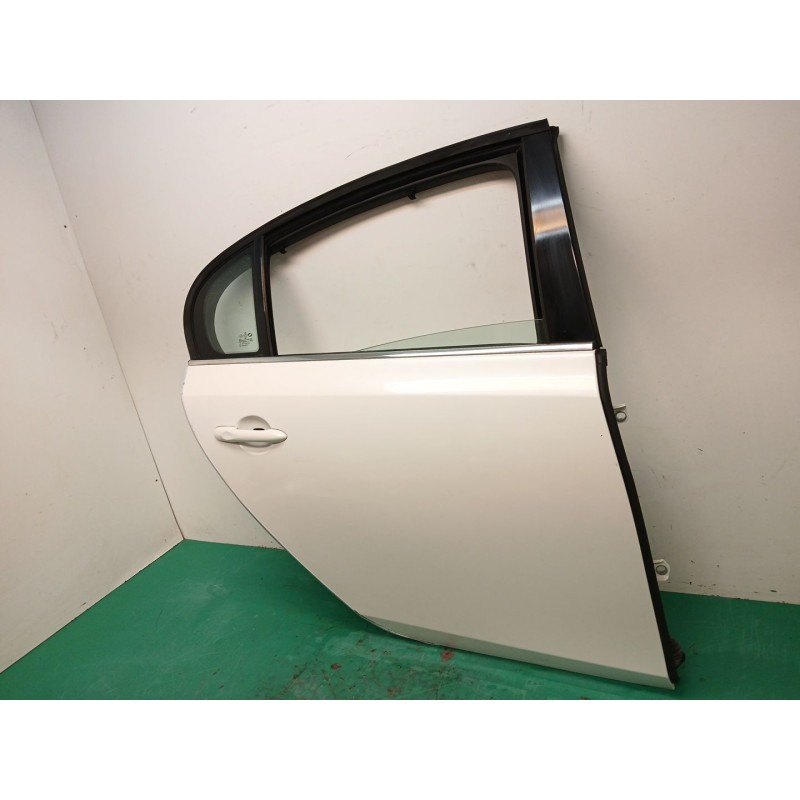 PUERTA TRASERA DERECHA 821003216R