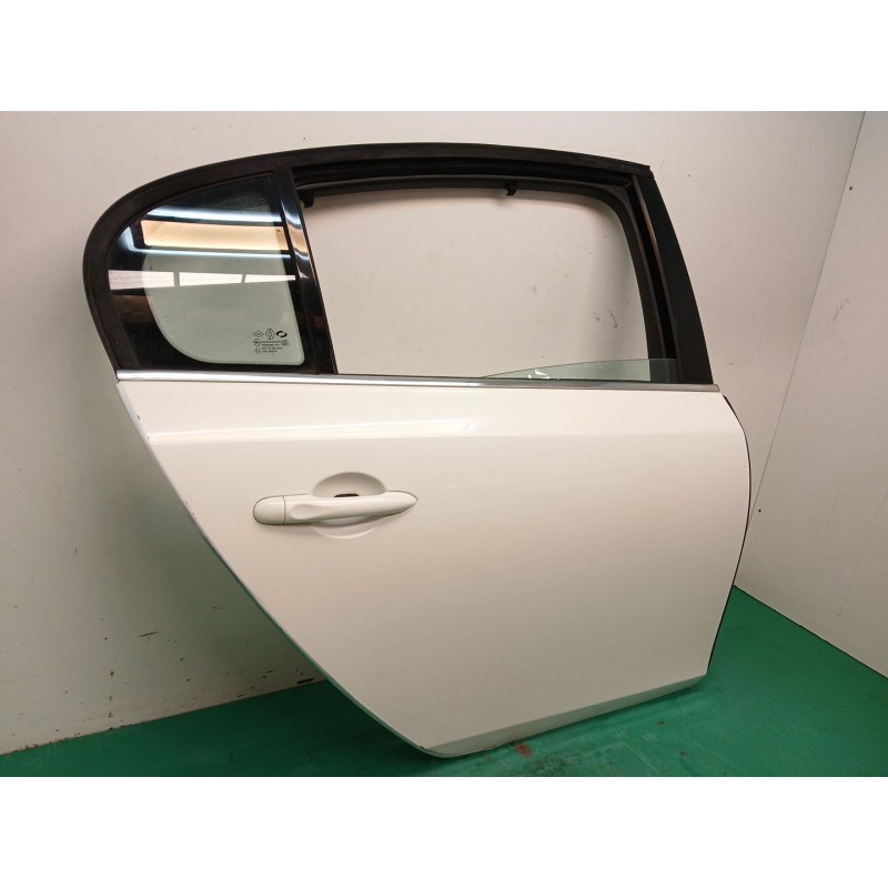 PUERTA TRASERA DERECHA 821003216R