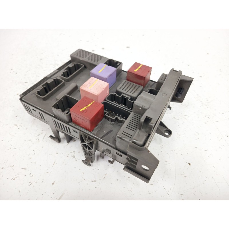 CAJA RELES / FUSIBLES