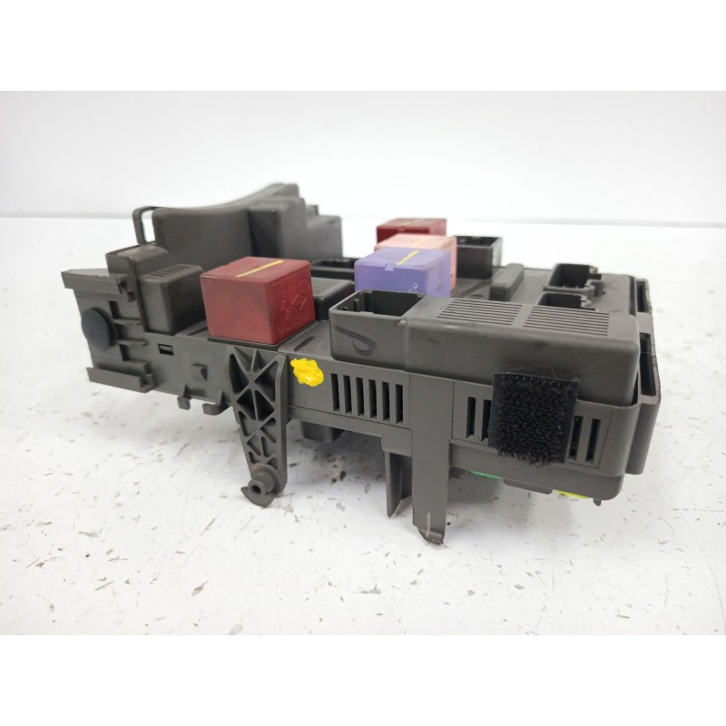 CAJA RELES / FUSIBLES