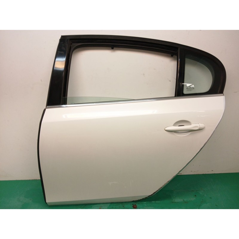 PUERTA TRASERA IZQUIERDA 821015836R