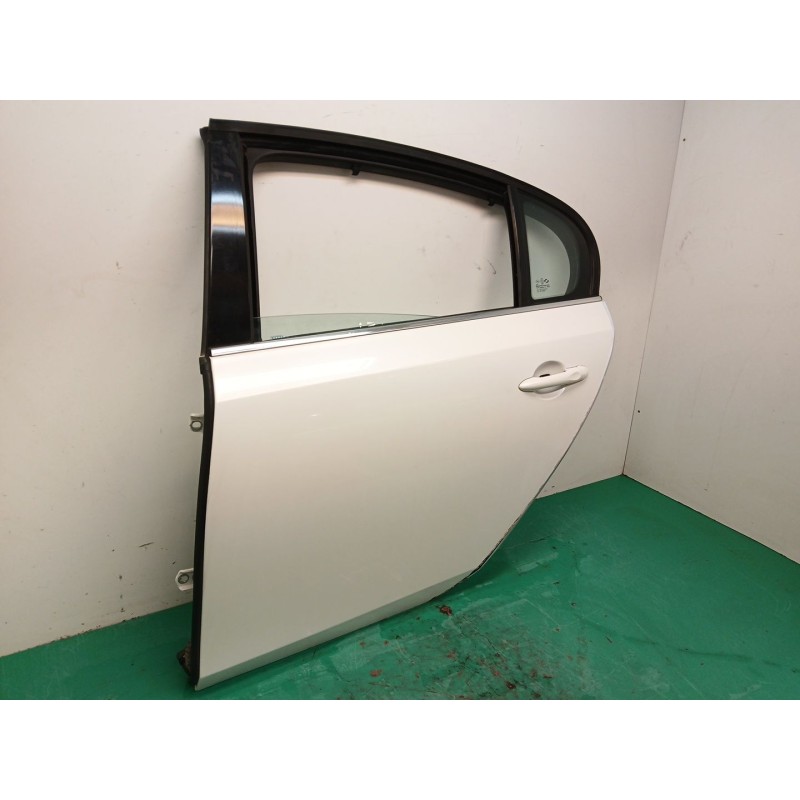 PUERTA TRASERA IZQUIERDA 821015836R