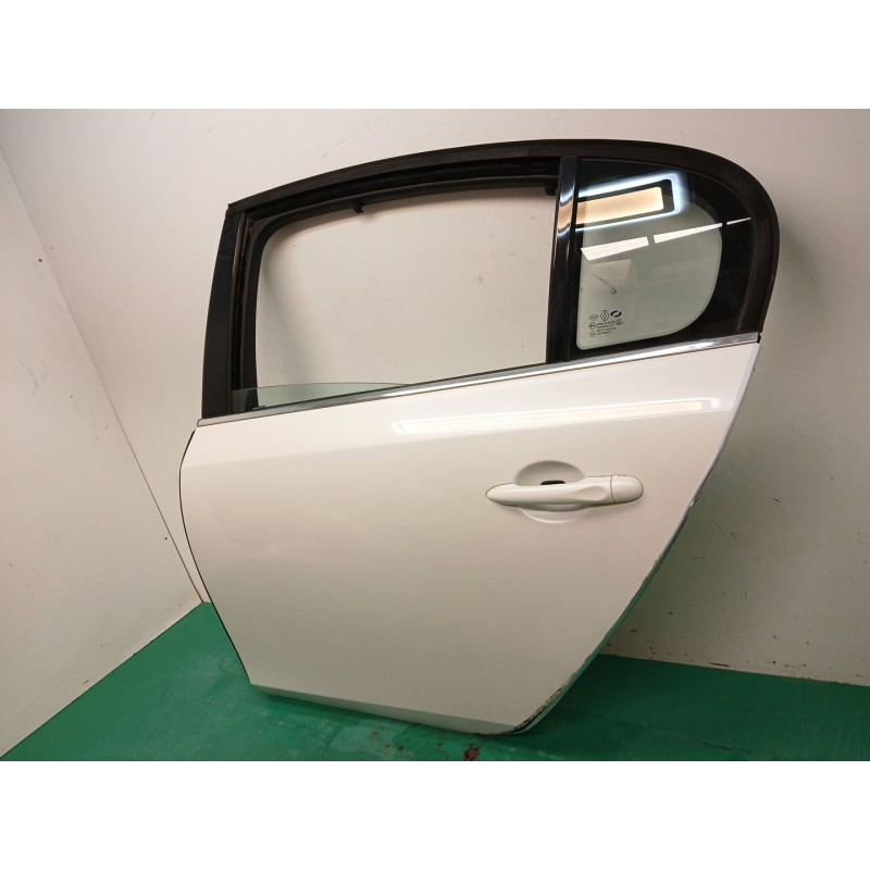 PUERTA TRASERA IZQUIERDA 821015836R