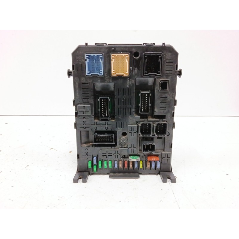 CAJA RELES / FUSIBLES