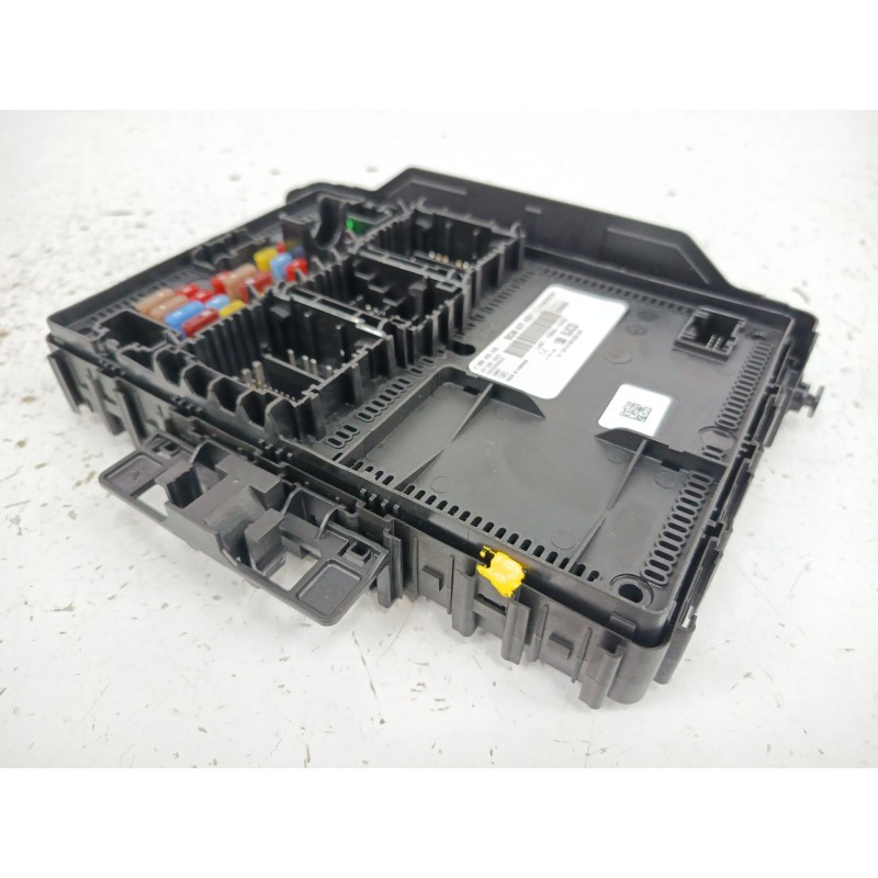 CAJA RELES / FUSIBLES F005V03430