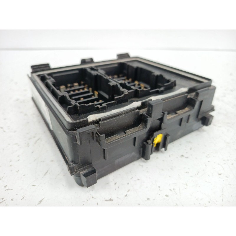CAJA RELES / FUSIBLES