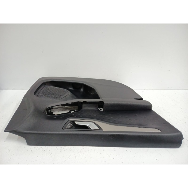 GUARNECIDO PUERTA DELANTERA IZQUIERDA LV4BS060B01B