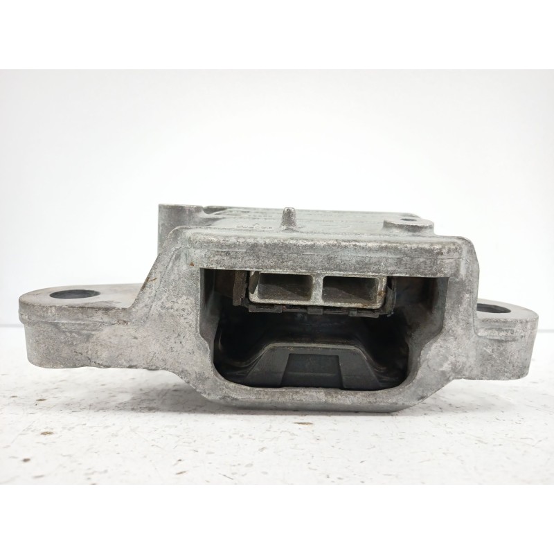 SOPORTE MOTOR IZQUIERDO