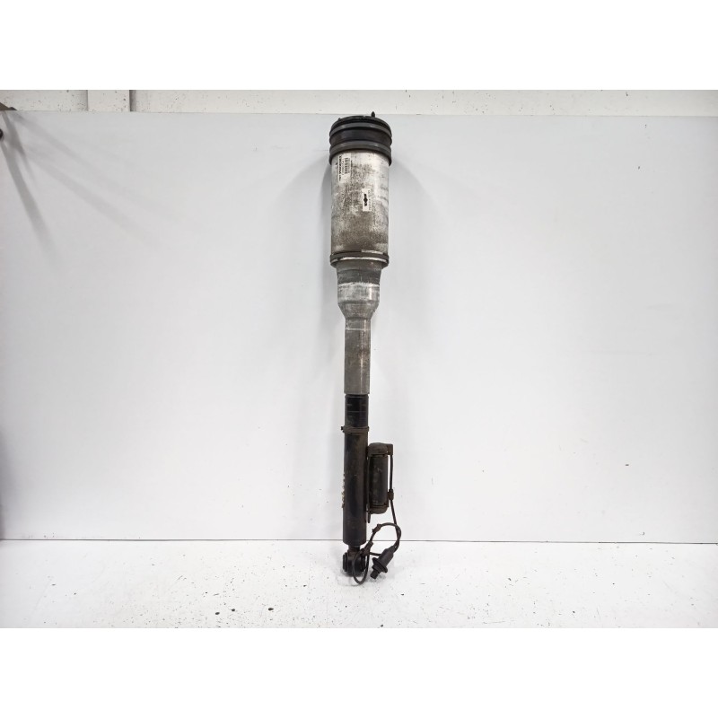 Recambio de amortiguador trasero izquierdo para mercedes-benz clase s (w220, v220) s 320 (220.065, 220.165) referencia OEM IAM  