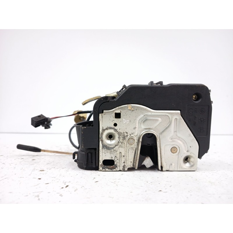 Recambio de cerradura puerta delantera derecha para mercedes-benz clase c (w203) c 200 cdi (203.004) referencia OEM IAM 00413811