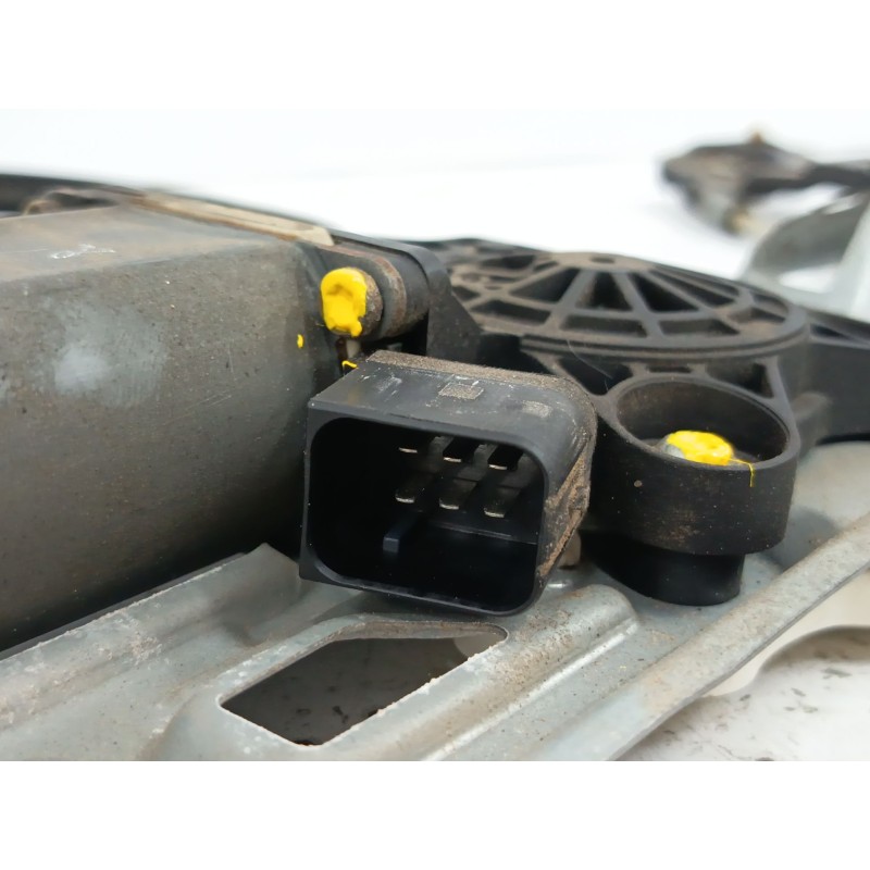 ELEVALUNAS DELANTERO IZQUIERDO A2208204642