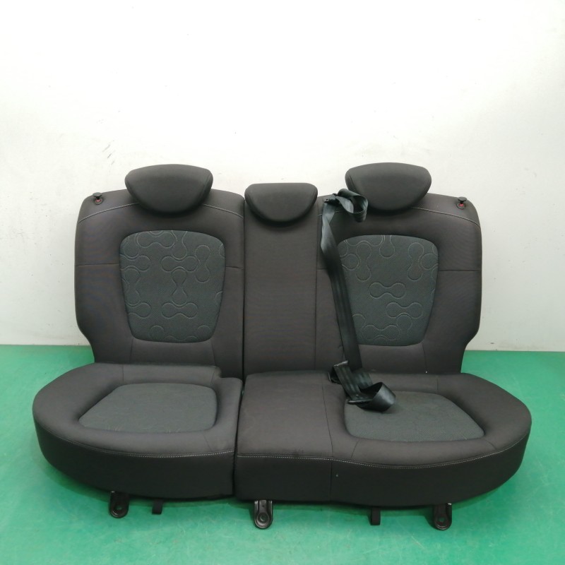 Recambio de asientos traseros para hyundai i20 1.4 crdi cat referencia OEM IAM   