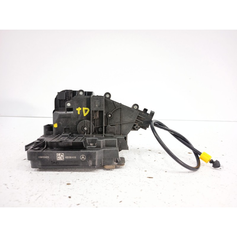 CERRADURA PUERTA TRASERA DERECHA A2220064099
