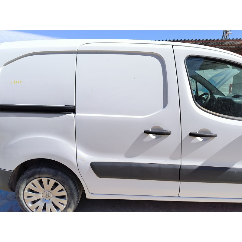 Recambio de puerta lateral corredera derecha para peugeot partner furgoneta/monovolumen 1.6 hdi / bluehdi 75 referencia OEM IAM 