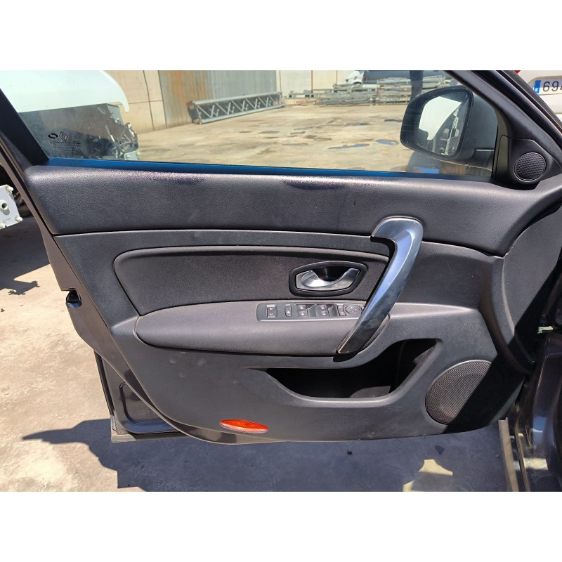 RENAULT LATITUDE (L70_) 2011