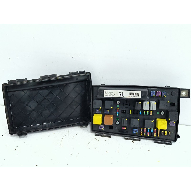 CAJA RELES / FUSIBLES