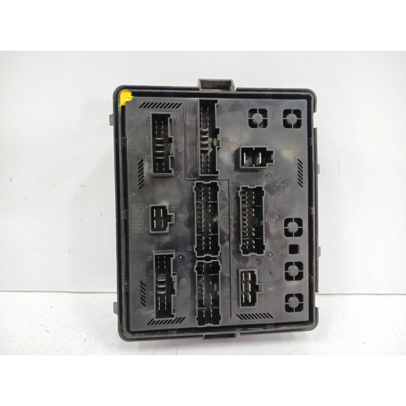 CAJA RELES / FUSIBLES