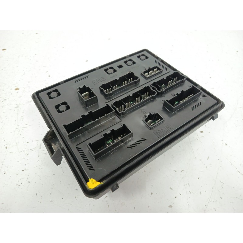 CAJA RELES / FUSIBLES