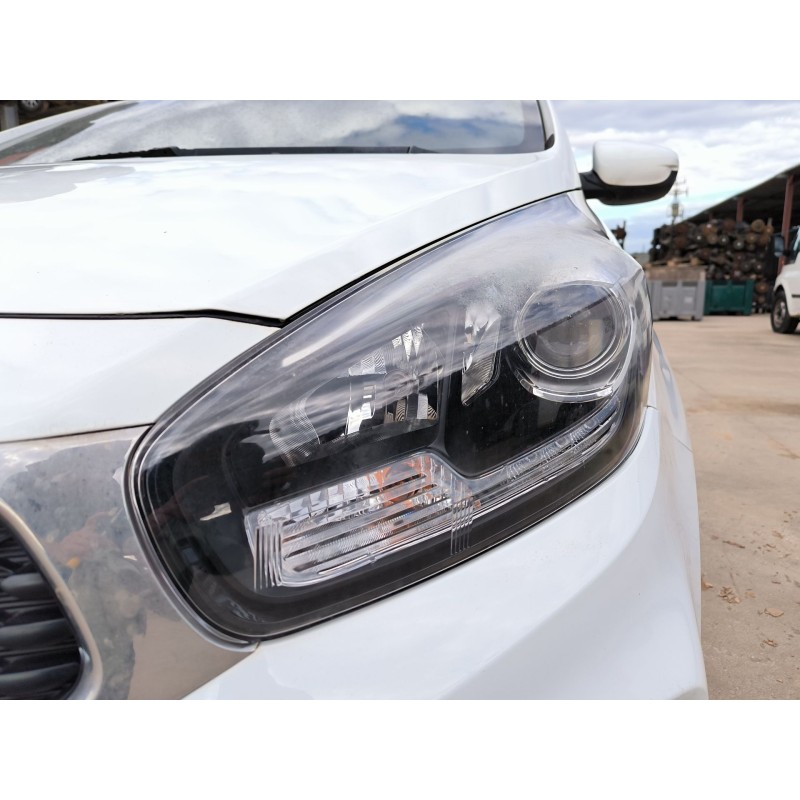 Recambio de faro izquierdo para kia carens iv 1.6 gdi referencia OEM IAM   