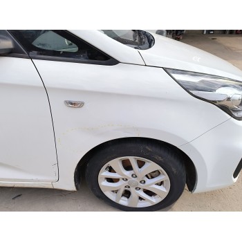 Recambio de aleta delantera derecha para kia carens iv 1.6 gdi referencia OEM IAM 66321A4100  