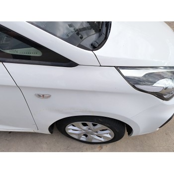Recambio de aleta delantera derecha para kia carens iv 1.6 gdi referencia OEM IAM 66321A4100  