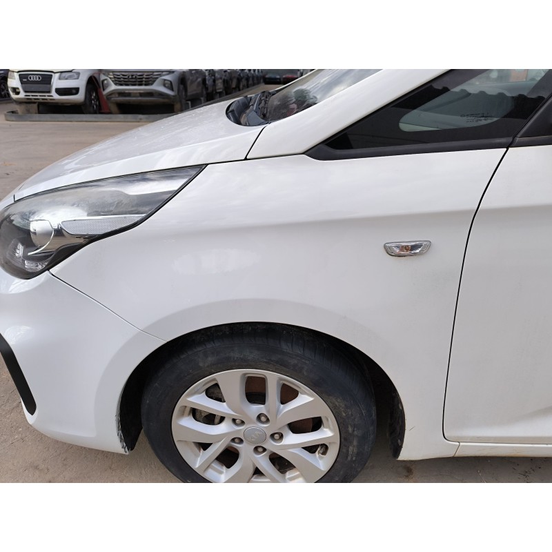 Recambio de aleta delantera izquierda para kia carens iv 1.6 gdi referencia OEM IAM 66311A4100  