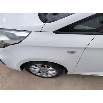 Recambio de aleta delantera izquierda para kia carens iv 1.6 gdi referencia OEM IAM 66311A4100  