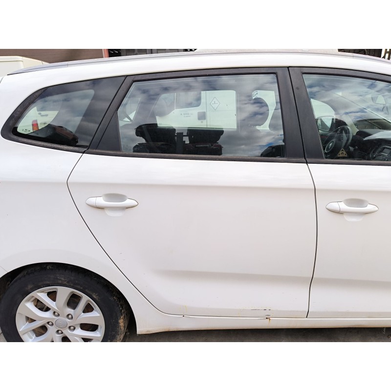 Recambio de puerta trasera derecha para kia carens iv 1.6 gdi referencia OEM IAM 77004A4000  