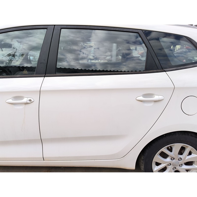 Recambio de puerta trasera izquierda para kia carens iv 1.6 gdi referencia OEM IAM 77003A4000  