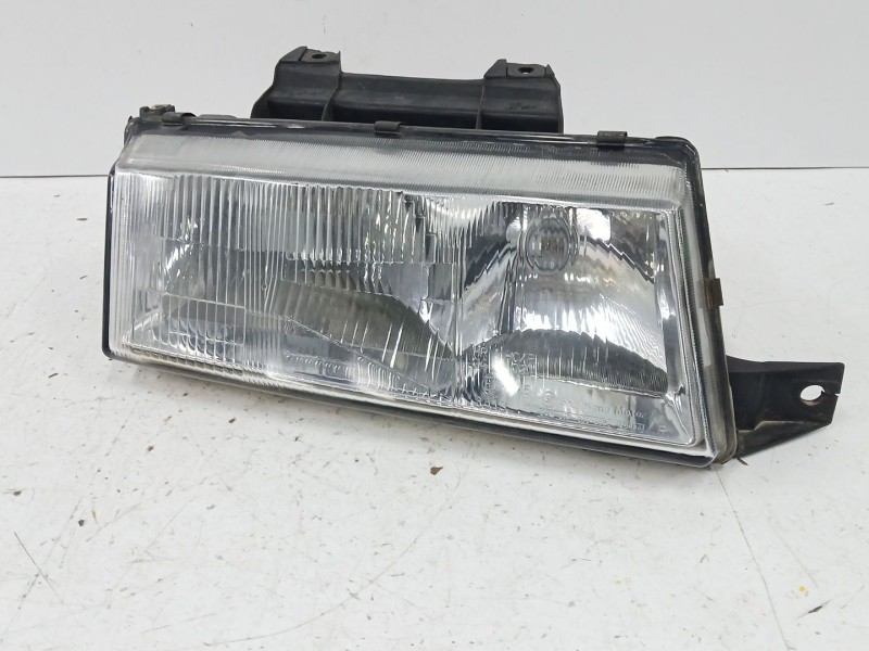 Recambio de faro derecho para ssangyong musso (fj) 2.9 td referencia OEM IAM 8310205800  