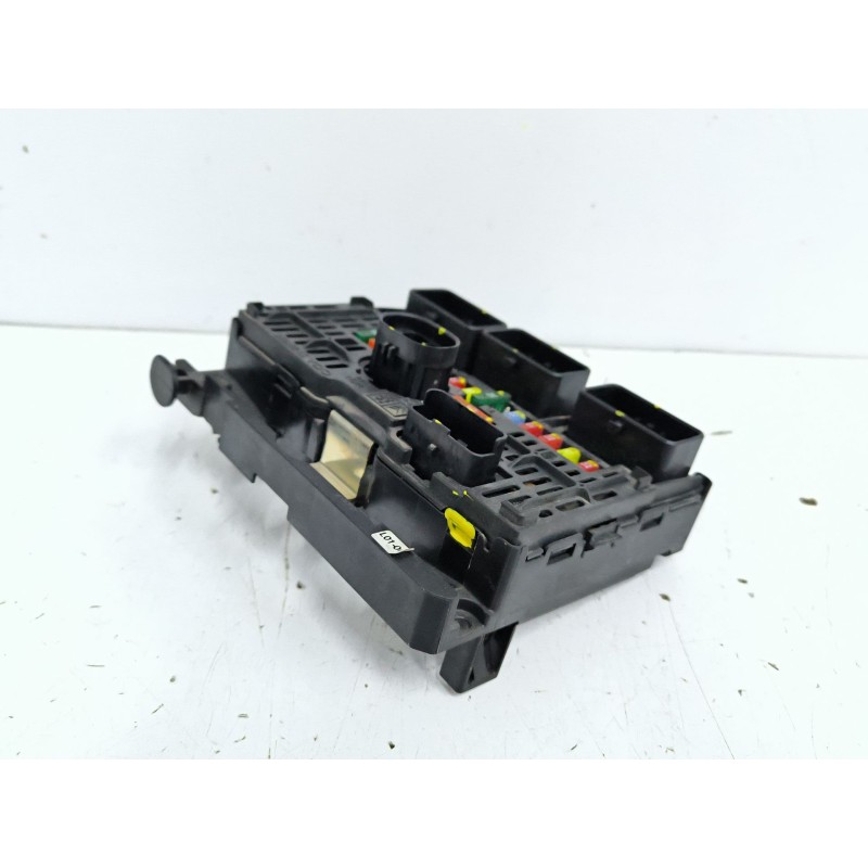 CAJA RELES / FUSIBLES