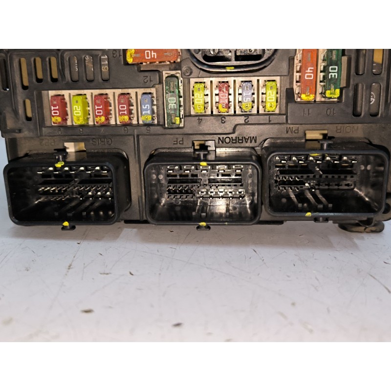 CAJA RELES / FUSIBLES