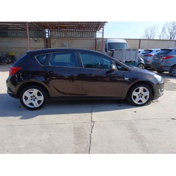 opel astra j (p10) del año 2013