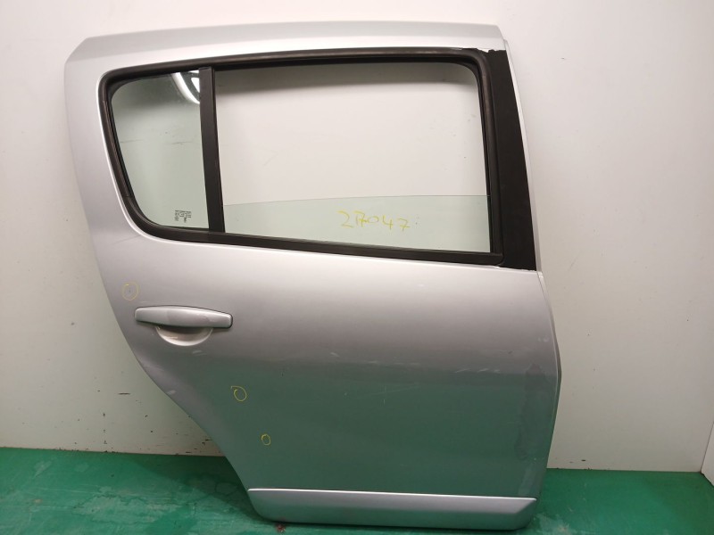 Recambio de puerta trasera derecha para dacia sandero 1.5 dci referencia OEM IAM 821006948R  