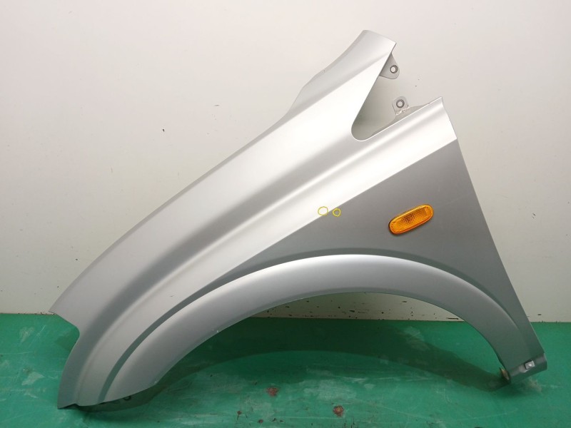 Recambio de aleta delantera izquierda para ssangyong kyron 2.0 xdi referencia OEM IAM 5181109100 5181108C00 