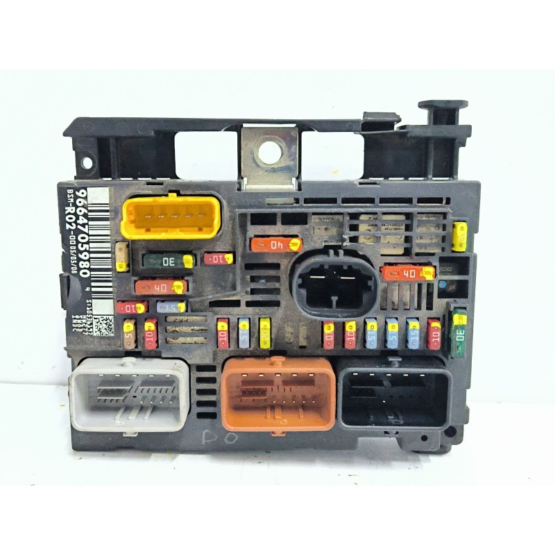 CAJA RELES / FUSIBLES